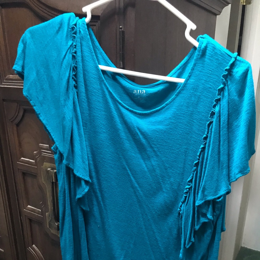 👚👕BUNDLE THIS 3 for $12.  Ana Top